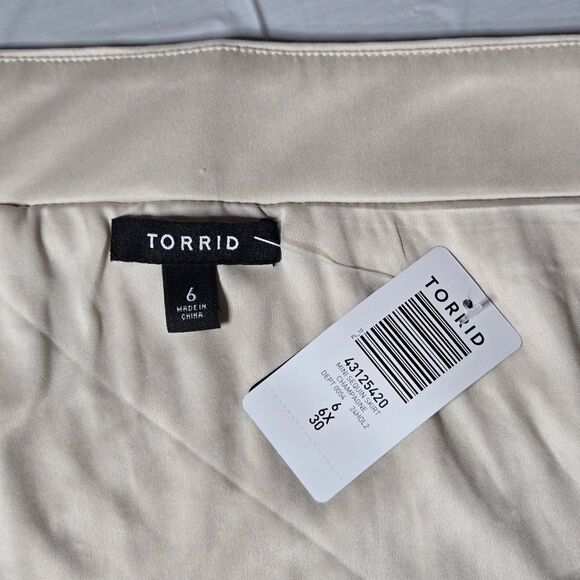 Torrid Mini Sequin Skirt Champagne NWT 6X - Picture 3 of 7